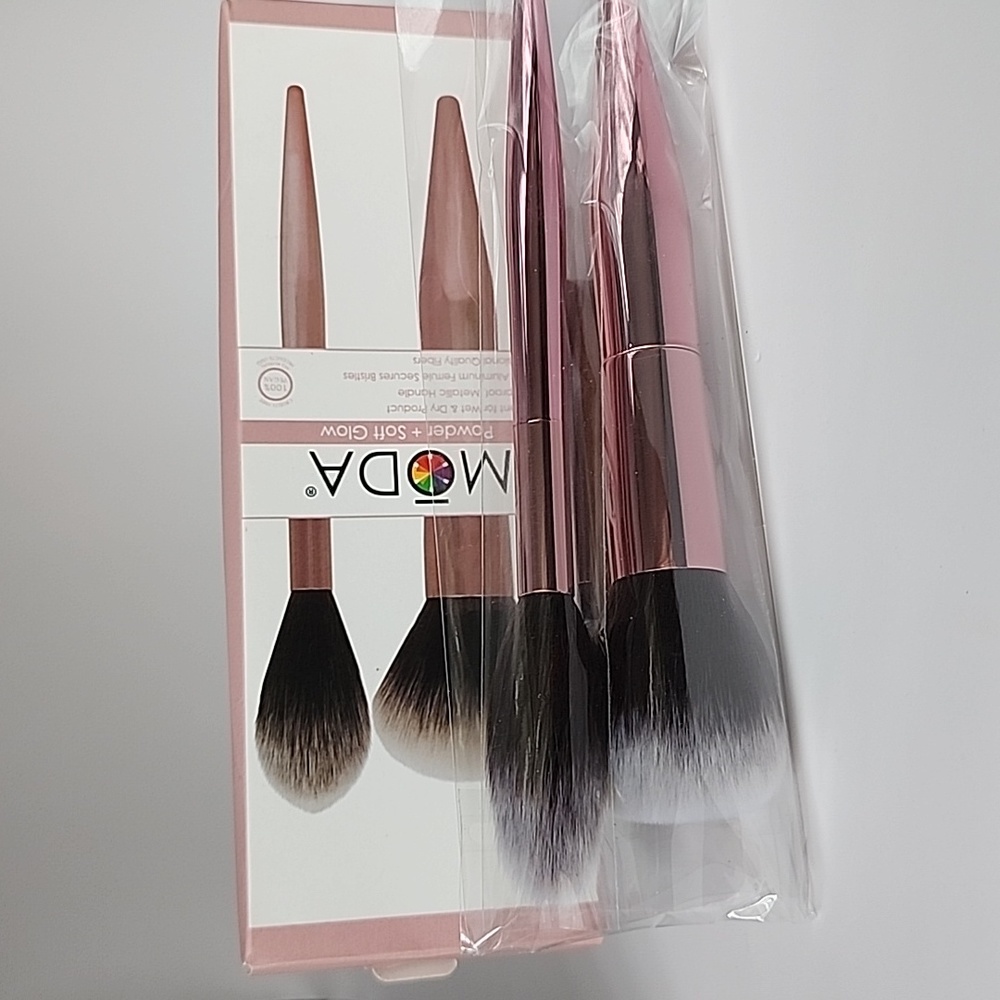 Moda Powder + Soft Glow Brush Set in Rose Gold - Picture 2 of 14